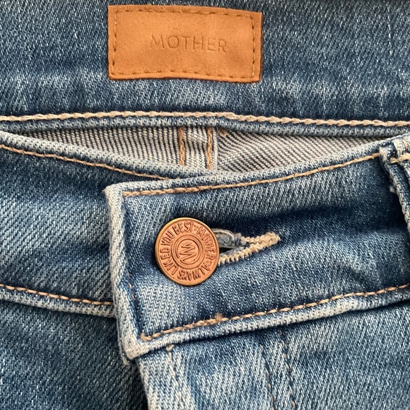 MOTHER Tomcat jeans in Layover (light blue) - Picture 5 of 7